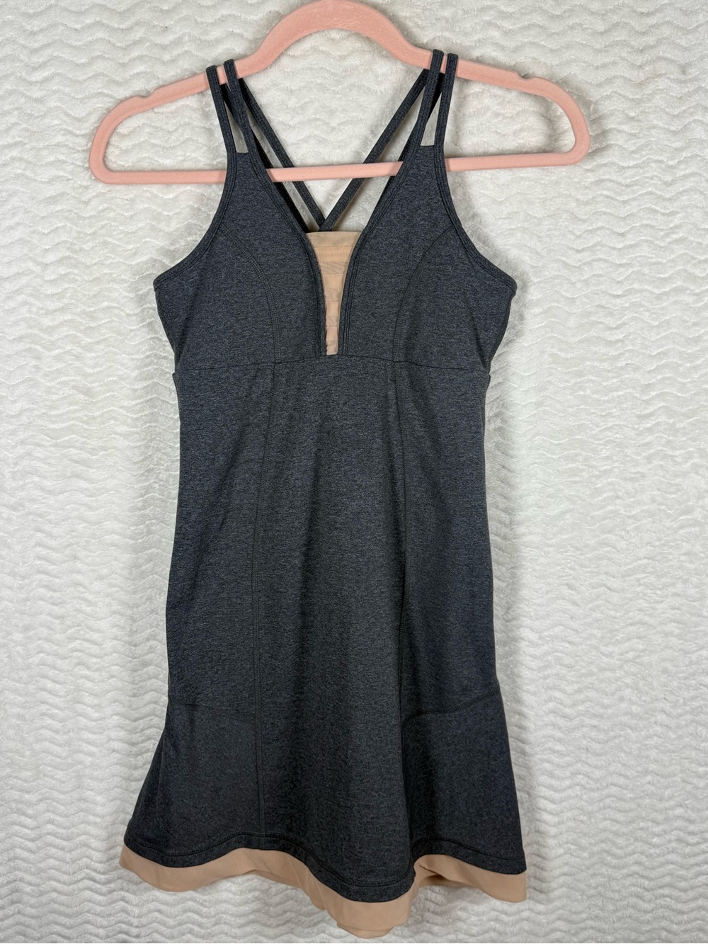 Tonic athletic tennis dress with heathered gray body & peach lace trim. 🔥🔥😎😎
